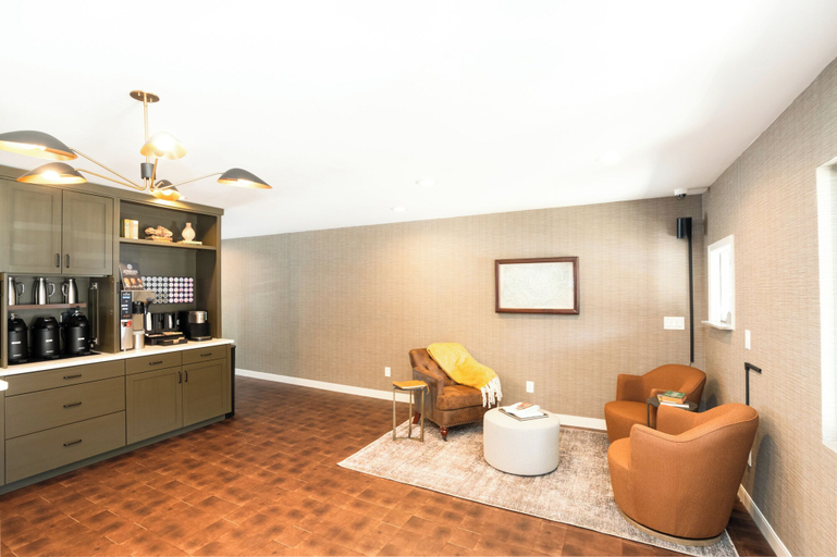 Others 5, Hotel Sylva, Jackson
