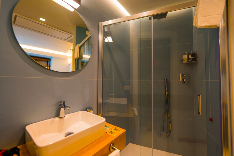 Bathroom 5, Eliseo Palace Tropea, Vibo Valentia
