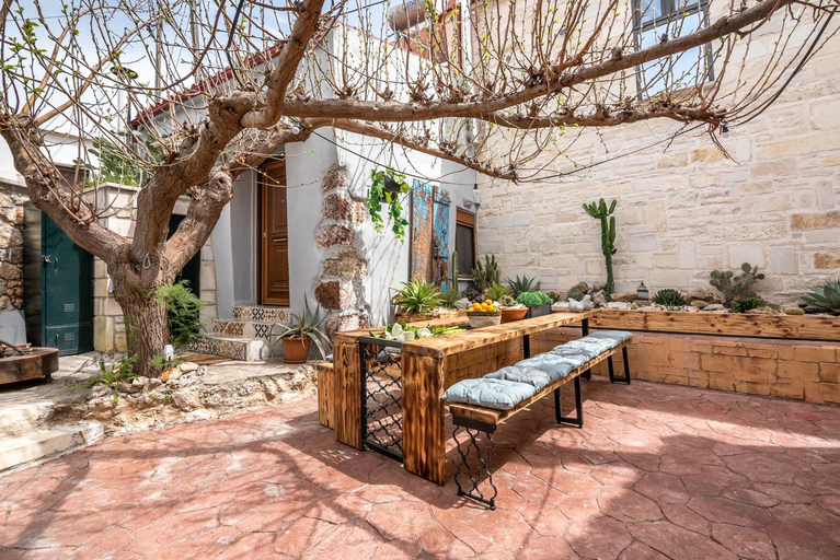 4, Villa Armenus, private pool, garden, BBQ, Crete