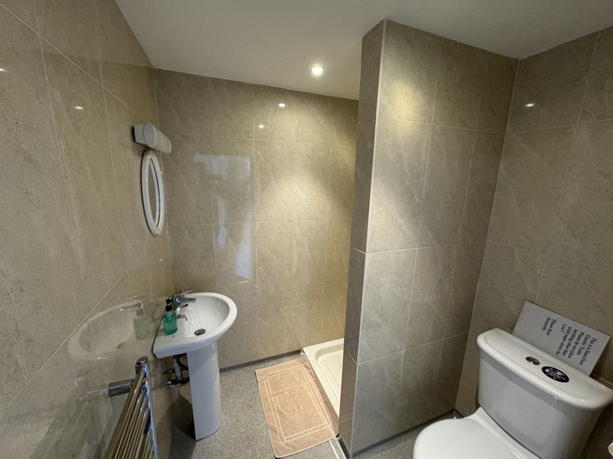 Bathroom 3, Hookwood Lodge, Surrey