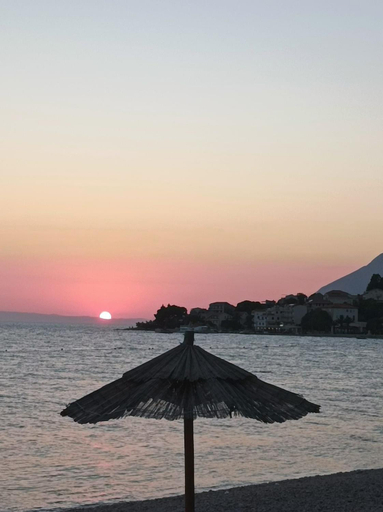 Others 4, Dva lava, Gradac