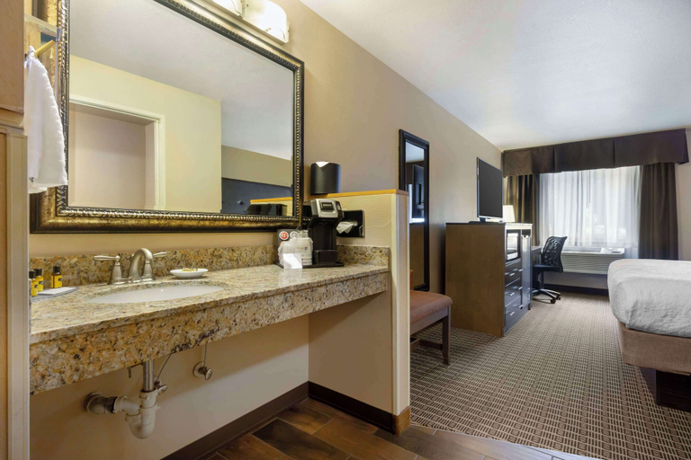 Bathroom 4, Best Western Plus Yakima Hotel, Yakima