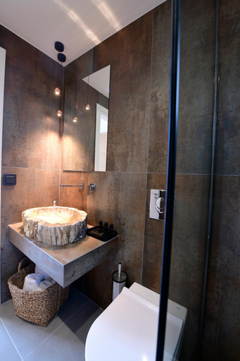 Others 5, Ostracon Suites, East Macedonia and Thrace