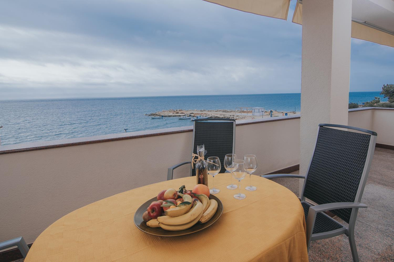 Others 5, Beachfront Apartments Tolo with Pool, Novalja