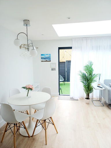 Others 4, Stylish Two Double Bed Holiday House With Garden, Kent