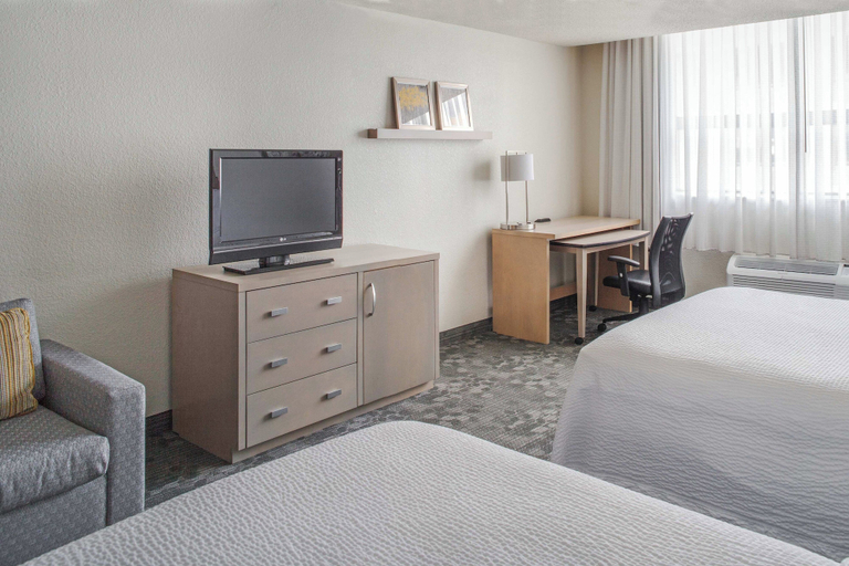 Bedroom 4, Courtyard by Marriott Columbus Downtown, Franklin