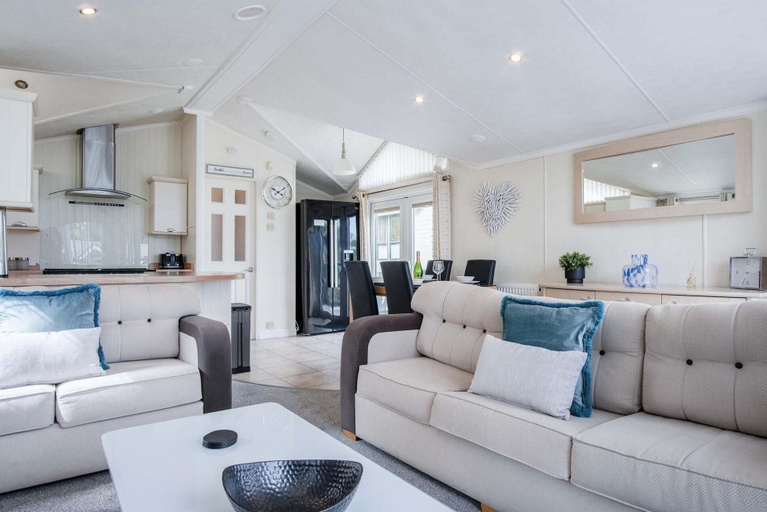 Others 4, 2 Manor Lodge - 2 Bedroom Lodge - Pendine, Carmarthenshire