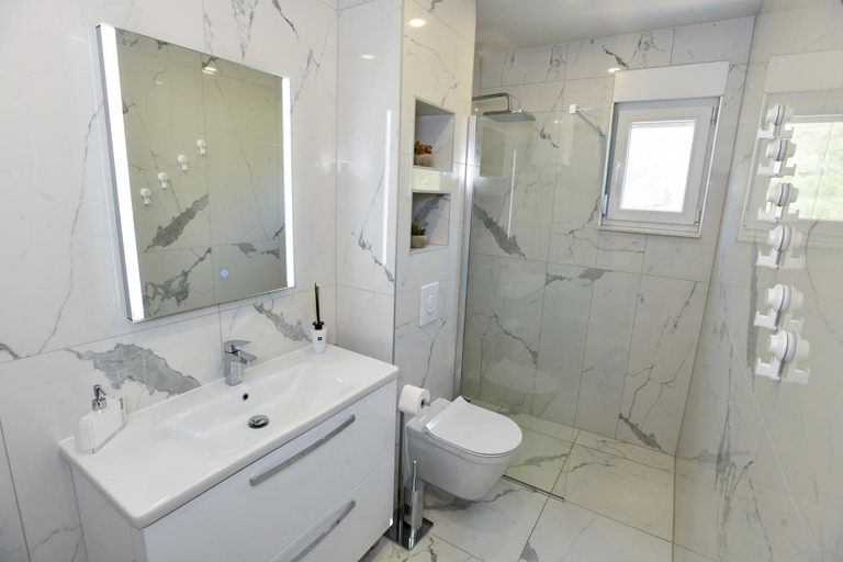 Bathroom 2, Apartments by the sea Tucepi, Makarska - 19548, Tučepi
