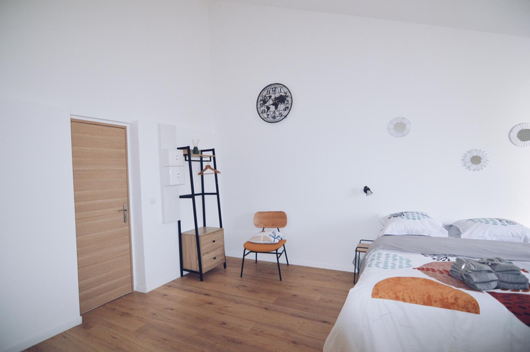 Others 5, Studios Lsquare-Residence, Vienne