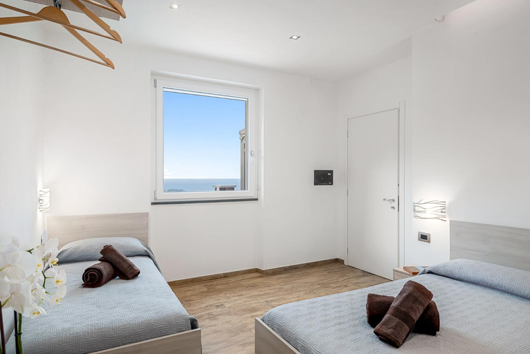 Others 5, Villa Passione, La Spezia