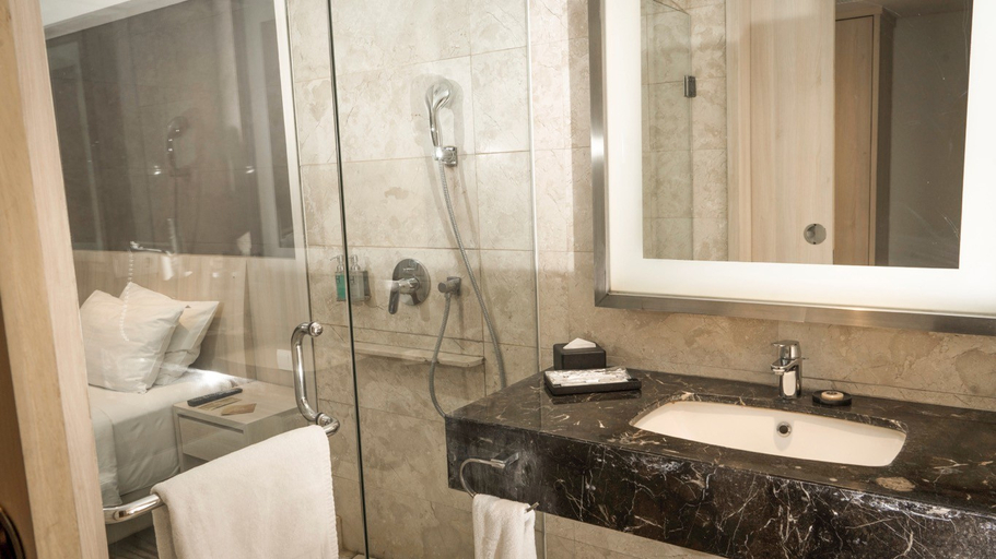 Bathroom 4, Sovereign Bali Hotel, Badung