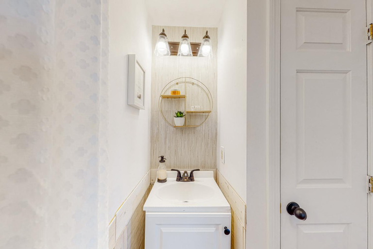 Bathroom 2, Heavenly Lakefront, Plymouth