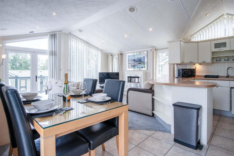 Others 5, 2 Manor Lodge - 2 Bedroom Lodge - Pendine, Carmarthenshire