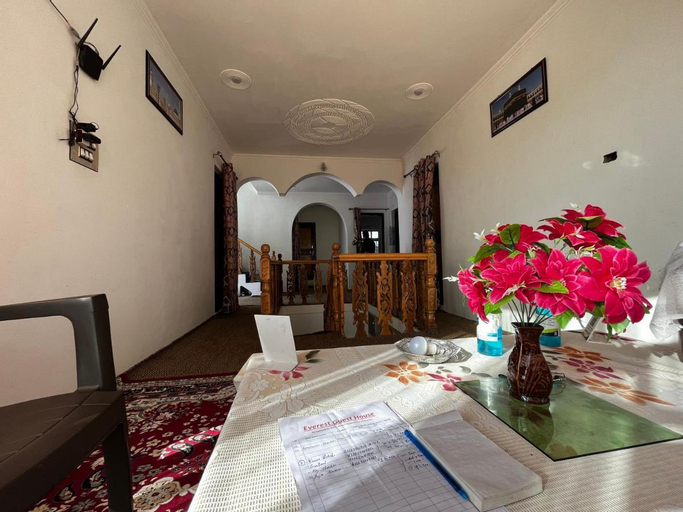 Everest Guest House, Baramulla