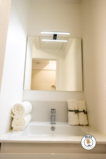 Bathroom 2, AUSTUDIO, Pyrénées-Atlantiques