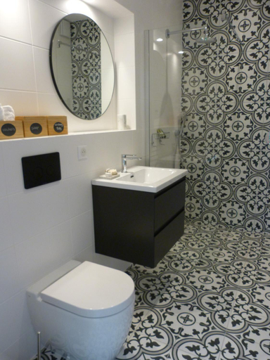 Bathroom, Maison Pigeonnier, Aude