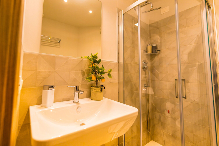 Bathroom 5, Eliseo Palace Tropea, Vibo Valentia