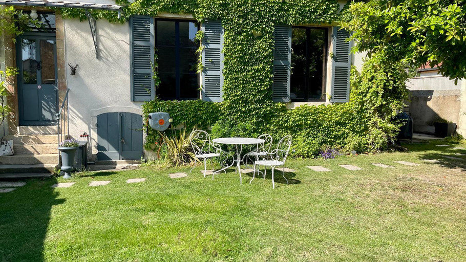Others 4, Une maison, Côte-d'Or