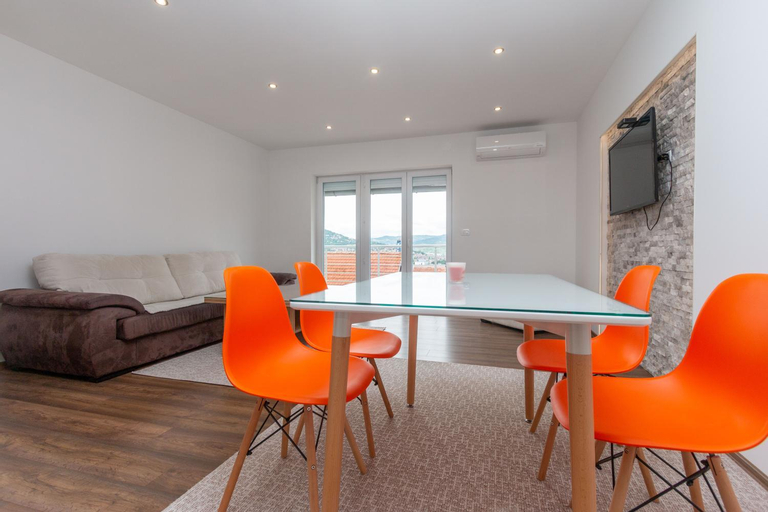 Dining Room 6