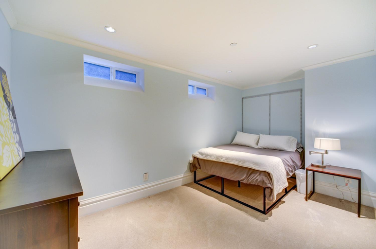 Bedroom 2, "The Fremont Lookout" with Deck & Gourmet Kitchen! apts, King