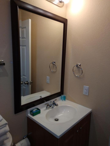 Bathroom 4, Anglers Hideaway Cabins, Bryan