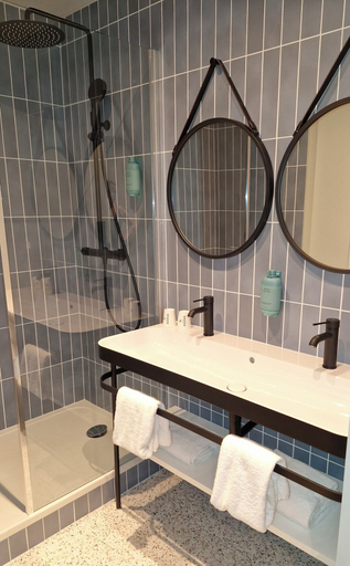 Bathroom 5, Akena Serris Val d'Europe, Seine-et-Marne