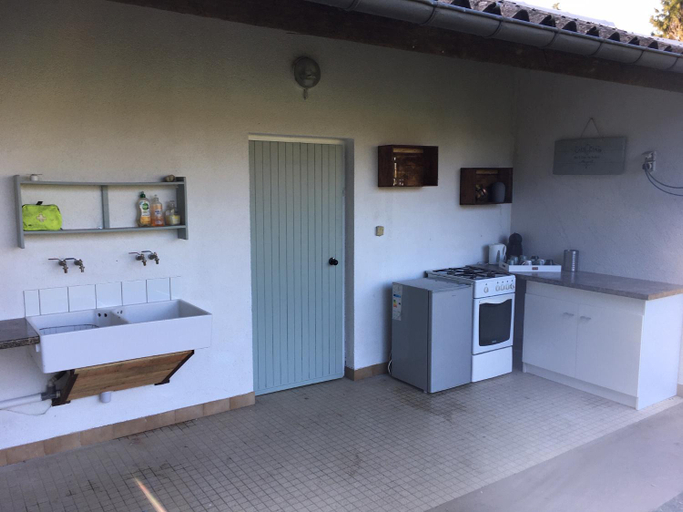 Others, Inviting 2-Bed Cabin in Domfront En Poiraie, Orne