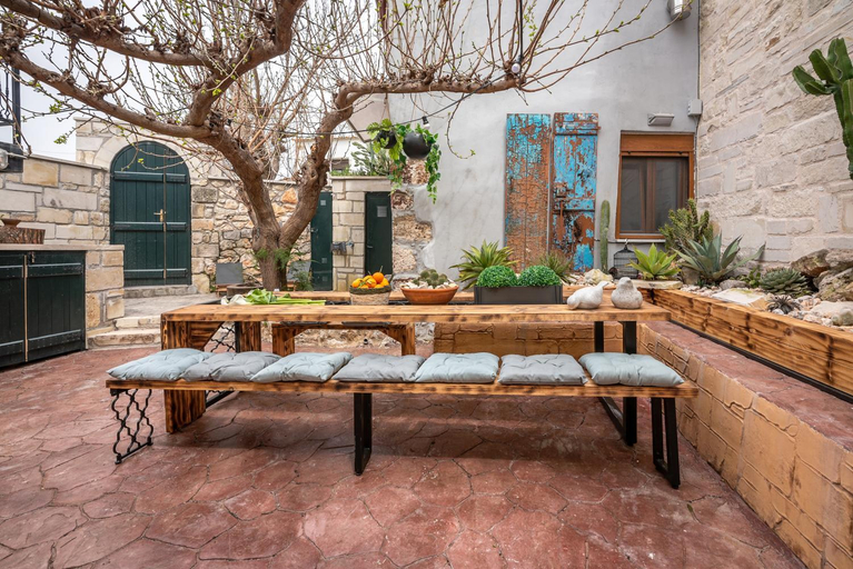 5, Villa Armenus, private pool, garden, BBQ, Crete