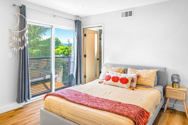 Others 5, Luxurious Townhome, Los Angeles