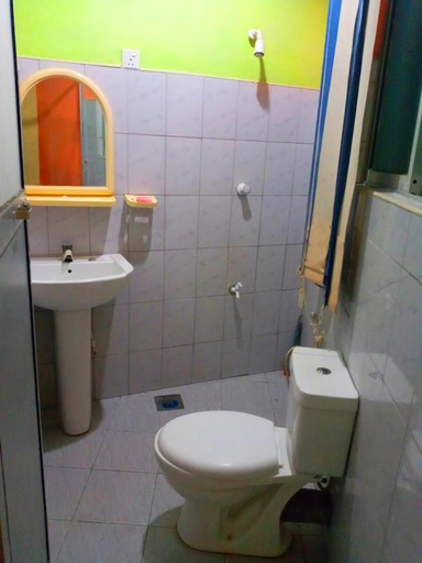 Bathroom 4, Galkotuwa Estate, Udunuwara