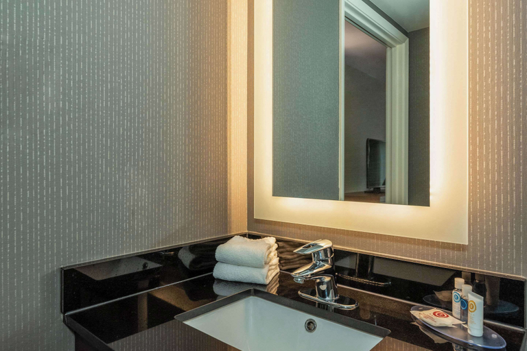 Bathroom 4, Comfort Inn Charlottetown, Queens