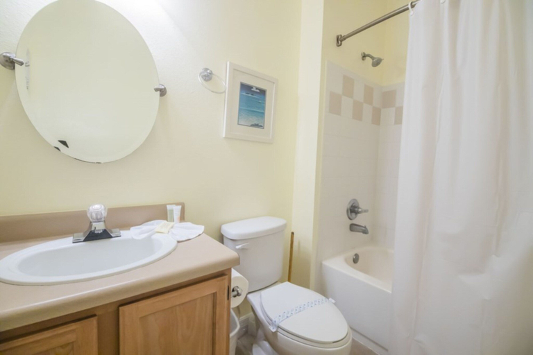 Bathroom, Heng's Runaway Beach Condo, Osceola