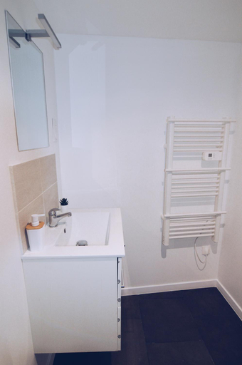 Others 2, Studios Lsquare-Residence, Vienne