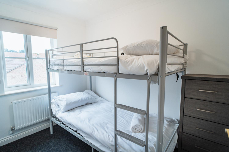 Bedroom 2, Beautiful Town House with Private Garden and Patio, Bournemouth