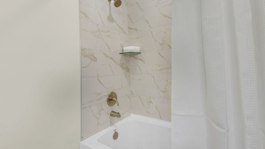 Bathroom 4, Pinewood30a, Walton