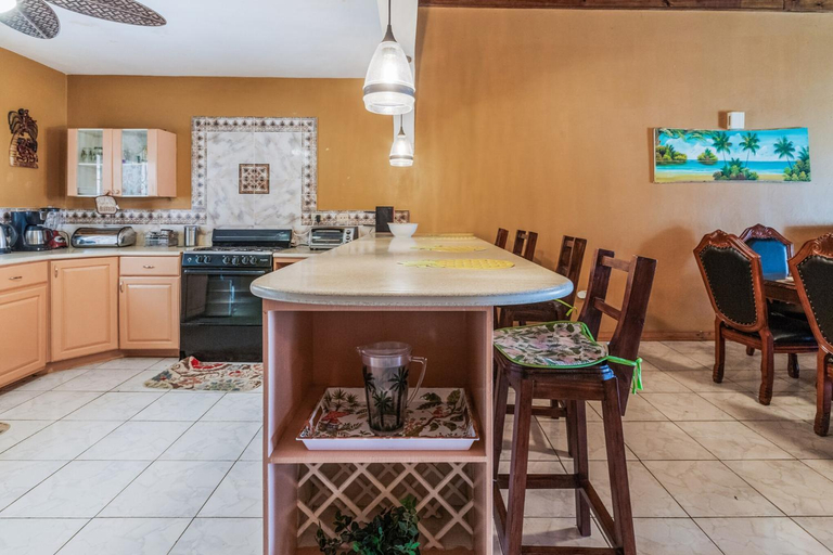 5, YanceyLargo- 4BR Villa Jacuzzi & Mountain Views