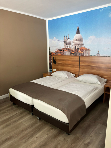 Bedroom 3, Hotel Schlangenbader Hof, Rheingau-Taunus-Kreis