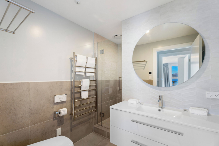 Bathroom 3, 3-BEDROOM PENTHOUSE APARTMENT - THE BEACON 1002, Queenstown-Lakes