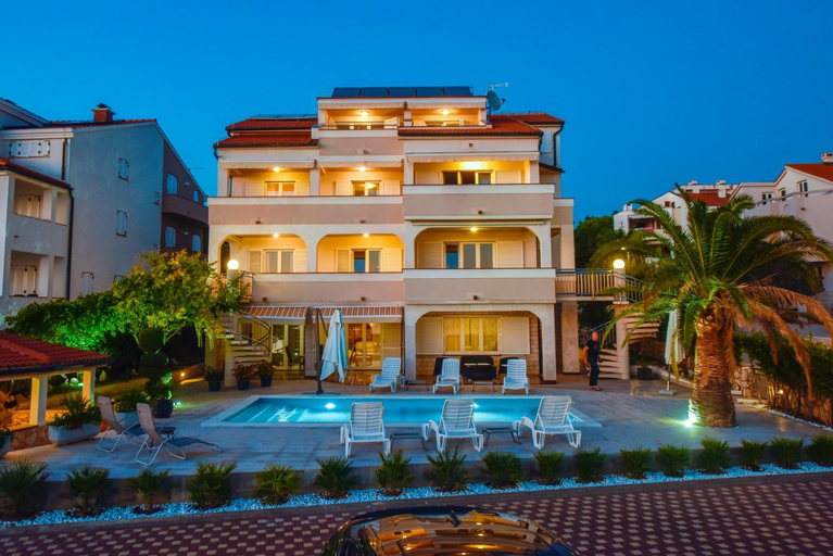 Others 5, Beachfront Apartments Tolo with Pool, Novalja