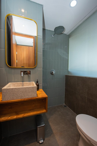 Bathroom 13
