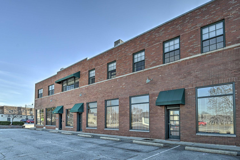 Spacious Indianapolis Condo with Private Gym!, Marion