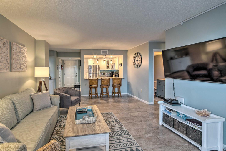 Others 5, Colorful Beachfront Condo with Resort Amenities, Onslow