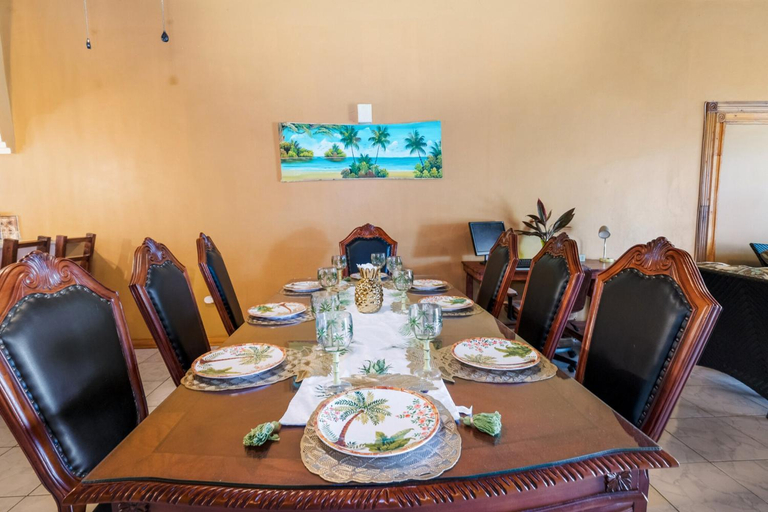 4, YanceyLargo- 4BR Villa Jacuzzi & Mountain Views