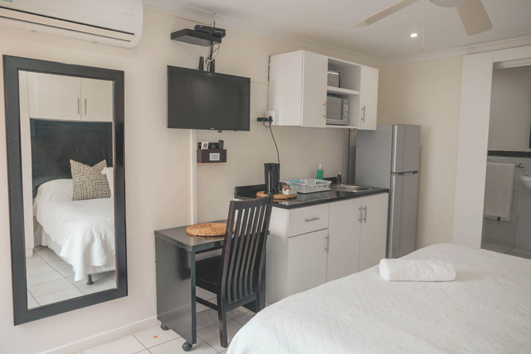Bedroom 3, Beside Still Waters Boutique Hotel, eThekwini