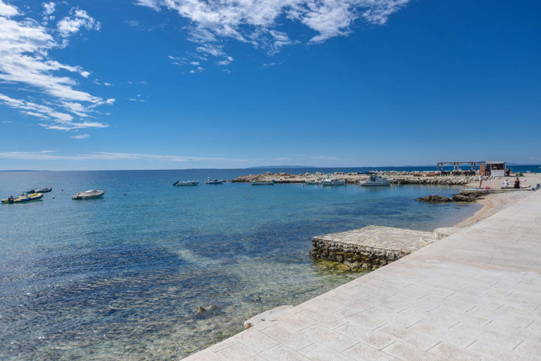 Others 4, Beachfront Apartments Tolo with Pool, Novalja