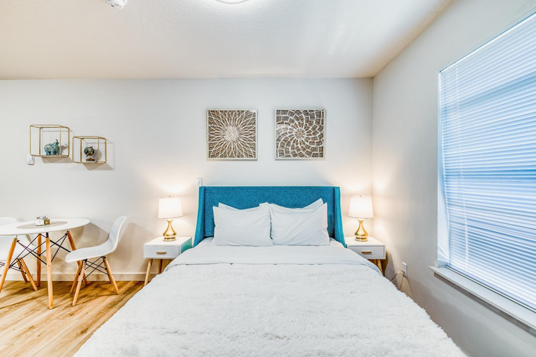 Bedroom 2, Pearl Street Studio, Lane
