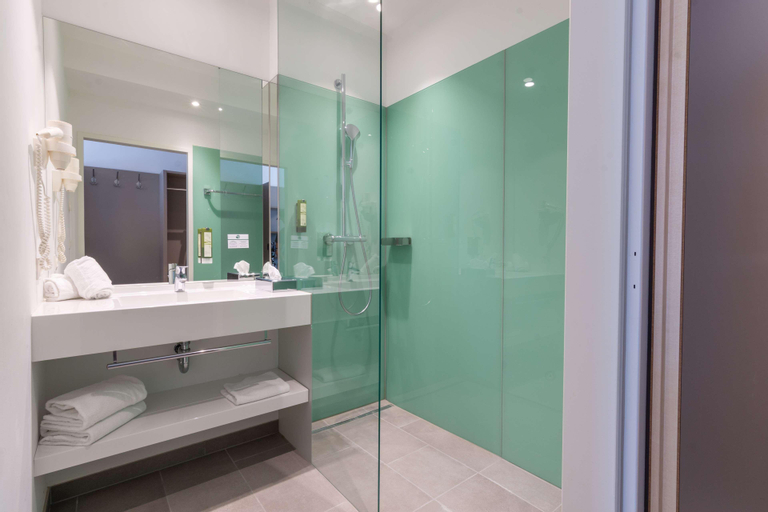 Bathroom 15
