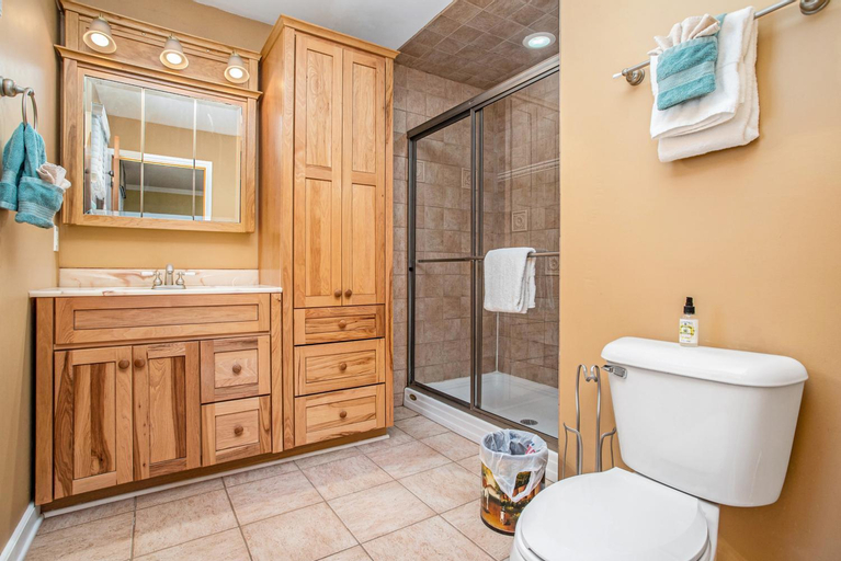 Bedroom 3, Wine Down Cottage, Berrien