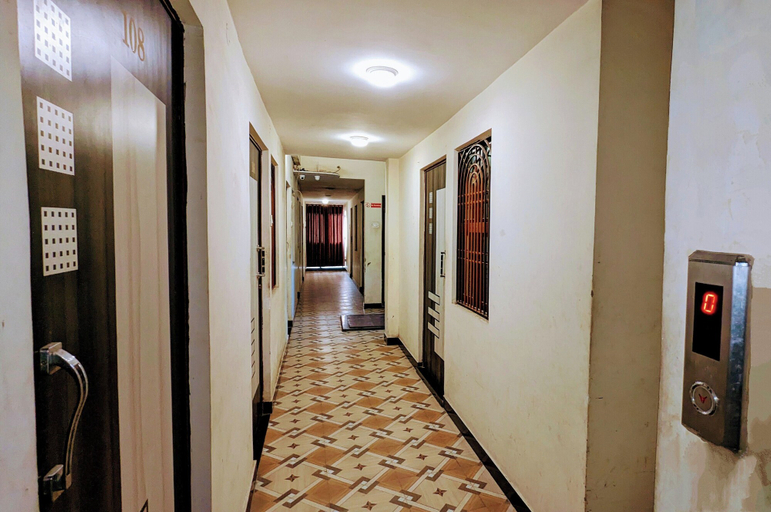 Others 3, Hotel Jee, Varanasi