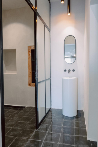 Bathroom, Domino, South Aegean